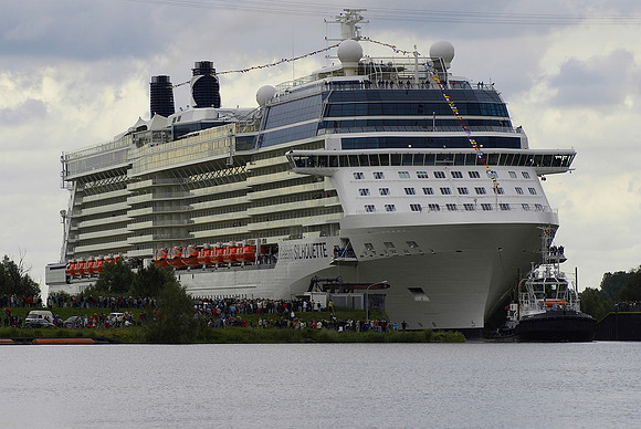 in der Schleuse Meyerwerft - Ems